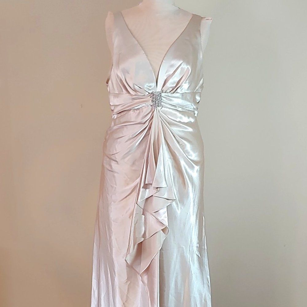 (19) ❤️Host Pick❤️ NWT Faviana Plus Size Long Gown in Platinum Color